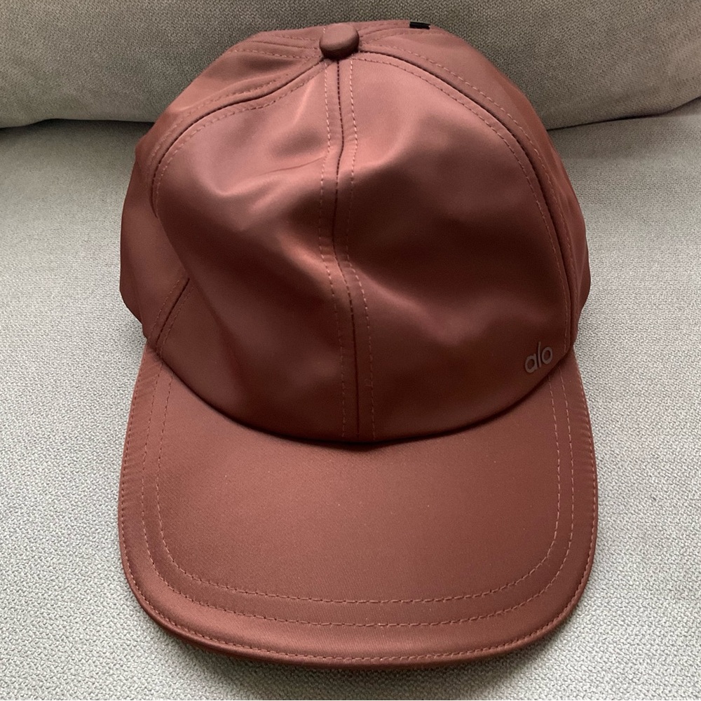 Alo Yoga Satin Off-Duty Cap Brownstone - Picture 3 of 8